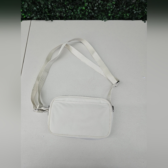 Lululemon Bone Color Camera Bag - Picture 7 of 9